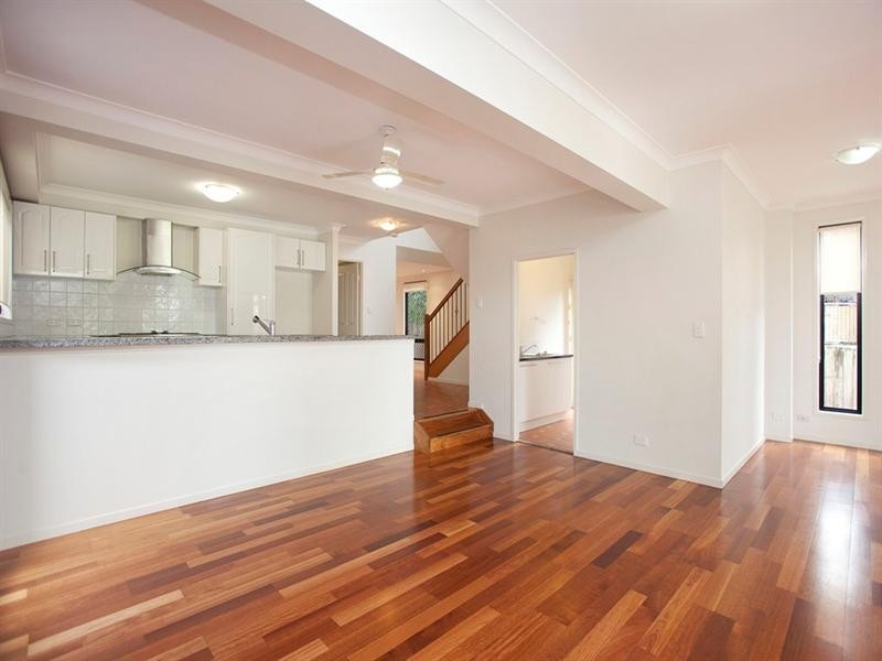 126 Wanda Road, Upper Mount Gravatt QLD 4122