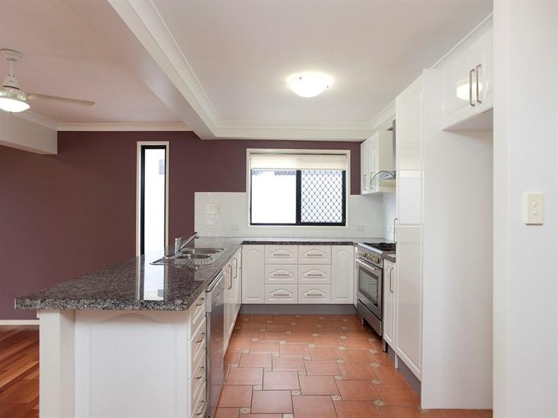 126 Wanda Road, Upper Mount Gravatt QLD 4122