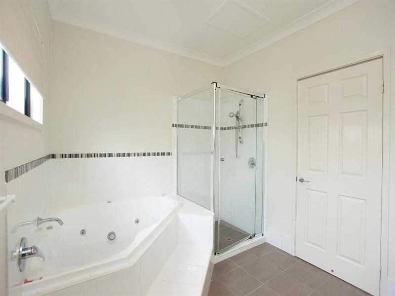 126 Wanda Road, Upper Mount Gravatt QLD 4122