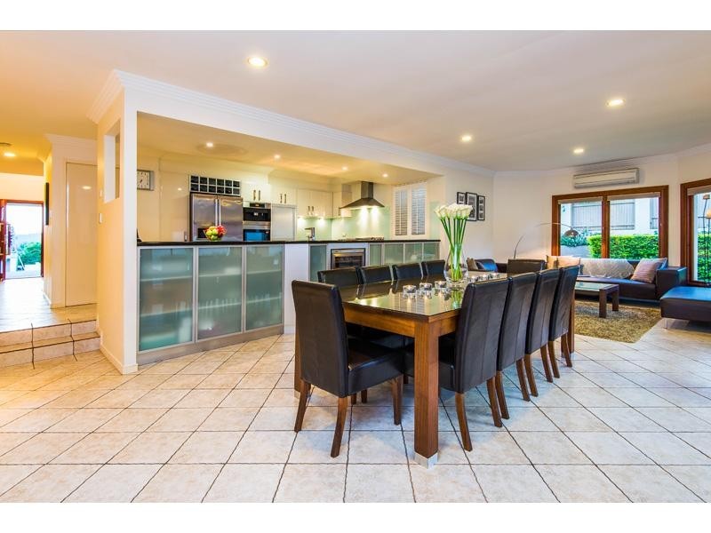 24 Sunset Place, Carindale QLD 4152