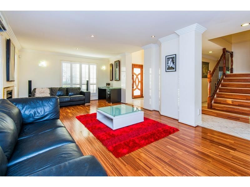 24 Sunset Place, Carindale QLD 4152