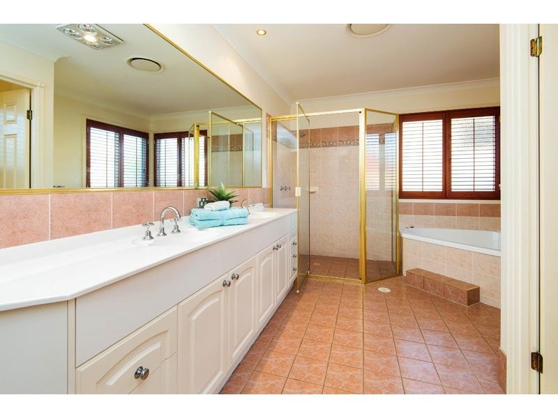 24 Sunset Place, Carindale QLD 4152