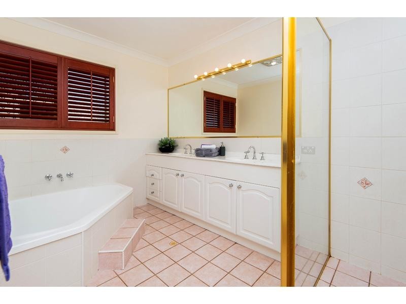 24 Sunset Place, Carindale QLD 4152