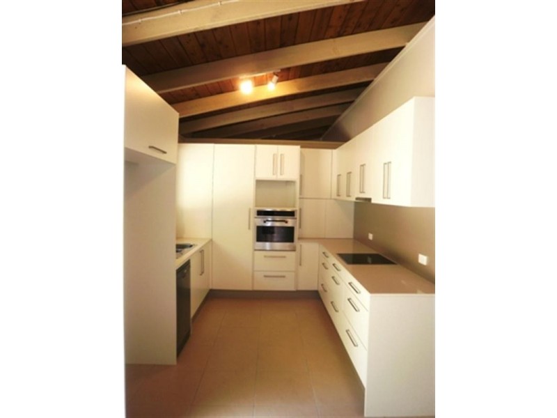 9 Freesia Street, Macgregor QLD 4109