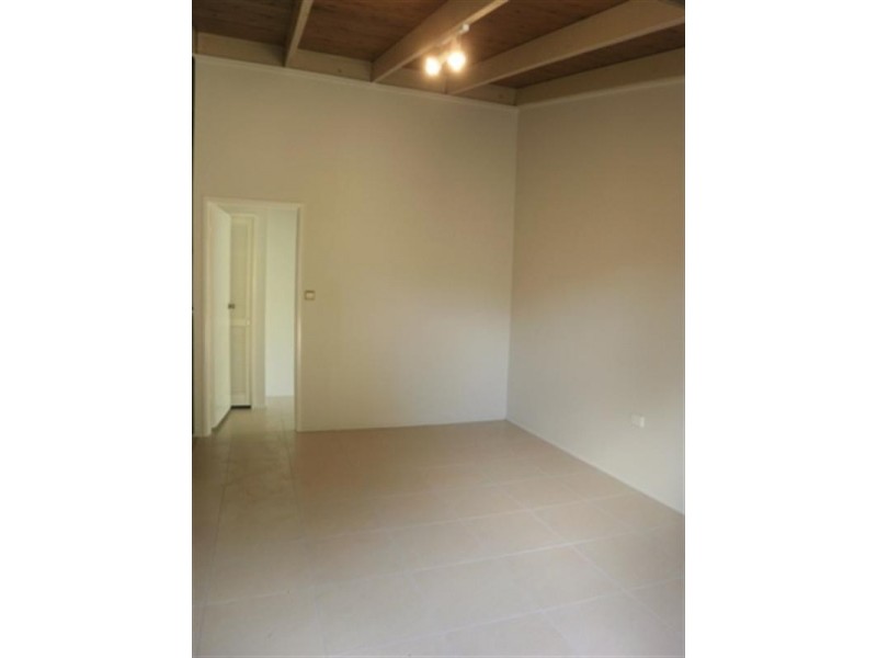 9 Freesia Street, Macgregor QLD 4109