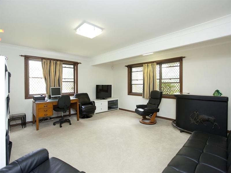 1 Sandringham Street, Mansfield QLD 4122