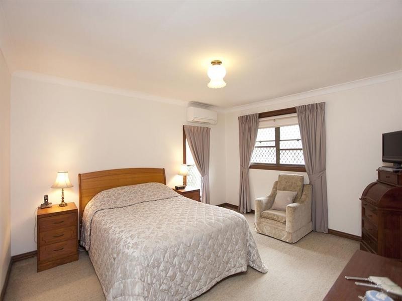 1 Sandringham Street, Mansfield QLD 4122