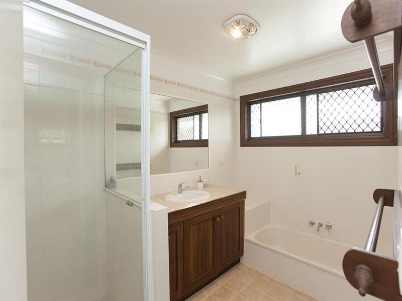 1 Sandringham Street, Mansfield QLD 4122