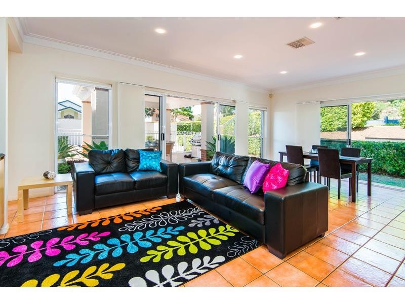 29 Coneyhurst Crescent, Carindale QLD 4152