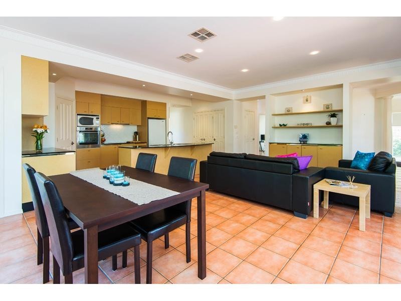 29 Coneyhurst Crescent, Carindale QLD 4152