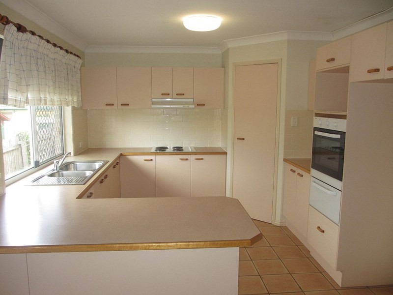 2 Andree Place, Wishart QLD 4122