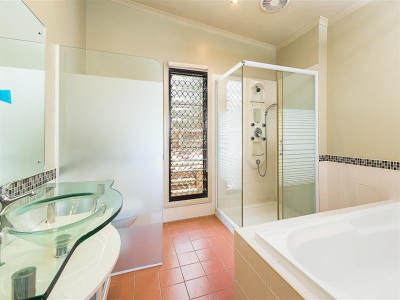 39 Hockings Street, Holland Park West QLD 4121