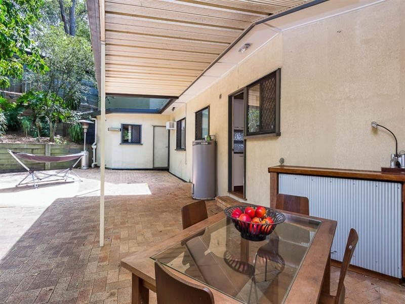 39 Hockings Street, Holland Park West QLD 4121