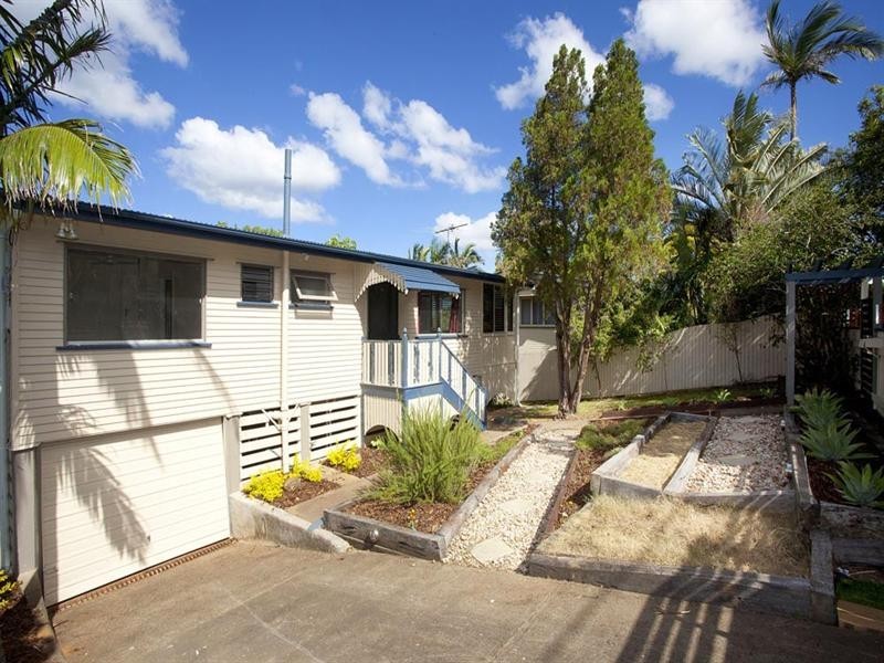 67 Mingera Street, Mansfield QLD 4122