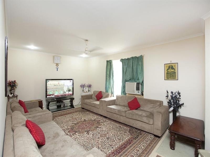 27 Chesterfield Crescent, Kuraby QLD 4112