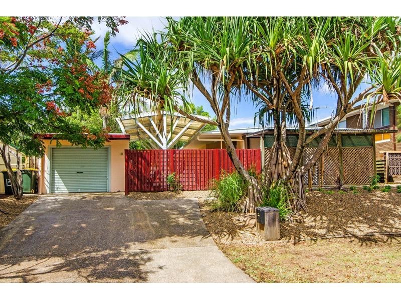 11 Pareena Crescent, Mansfield QLD 4122