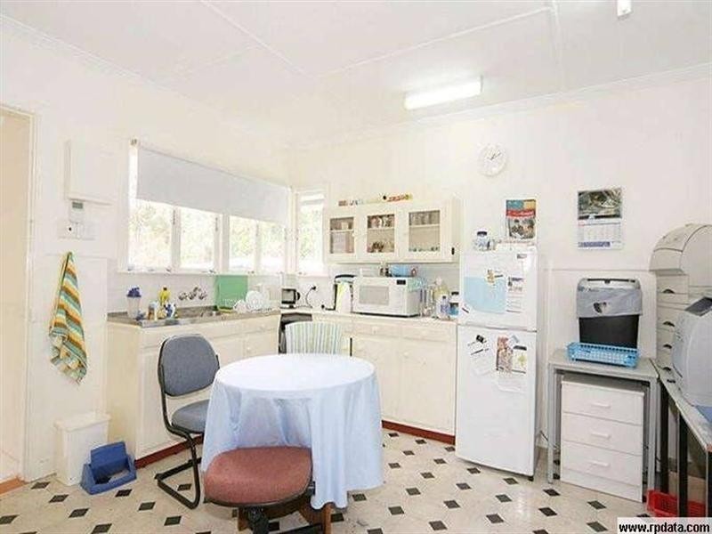 1210 Logan Road, Holland Park West QLD 4121