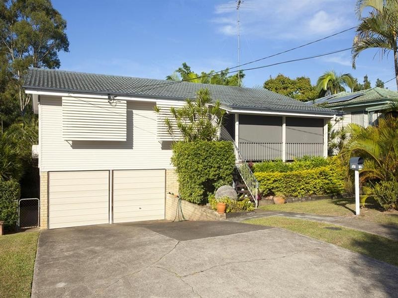 67 Valentia Street, Mansfield QLD 4122