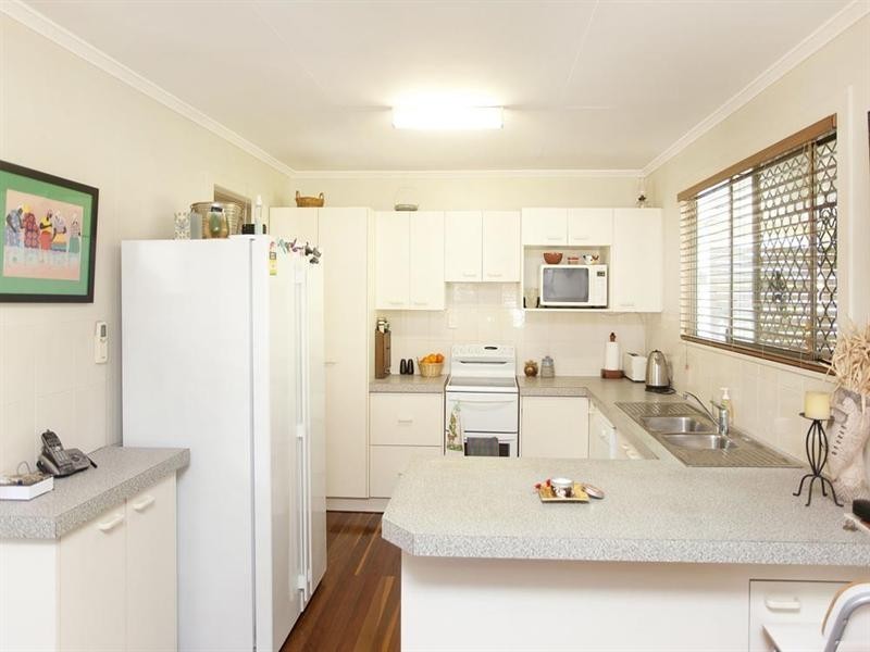 67 Valentia Street, Mansfield QLD 4122