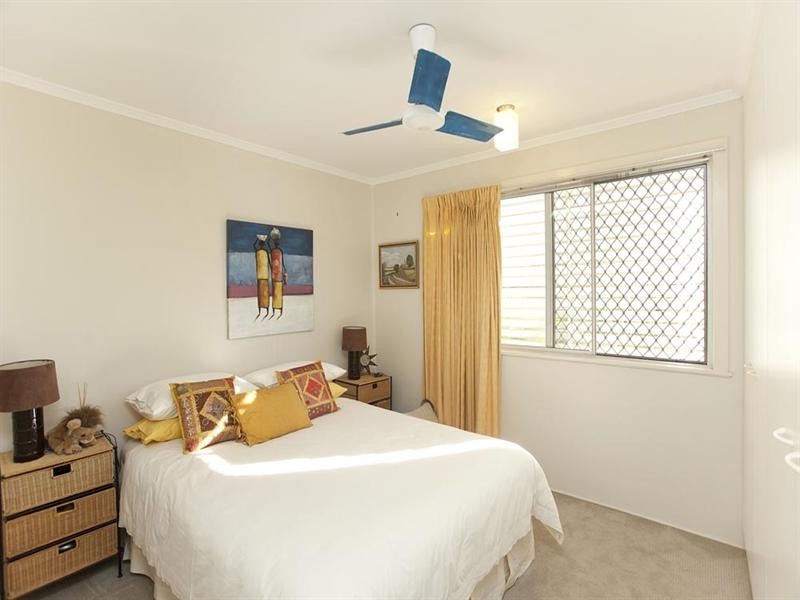 67 Valentia Street, Mansfield QLD 4122