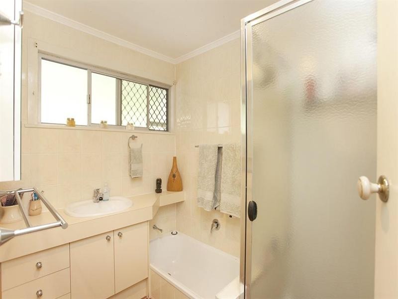 67 Valentia Street, Mansfield QLD 4122