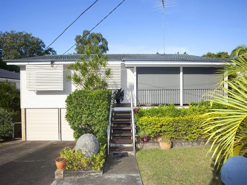 67 Valentia Street, Mansfield QLD 4122