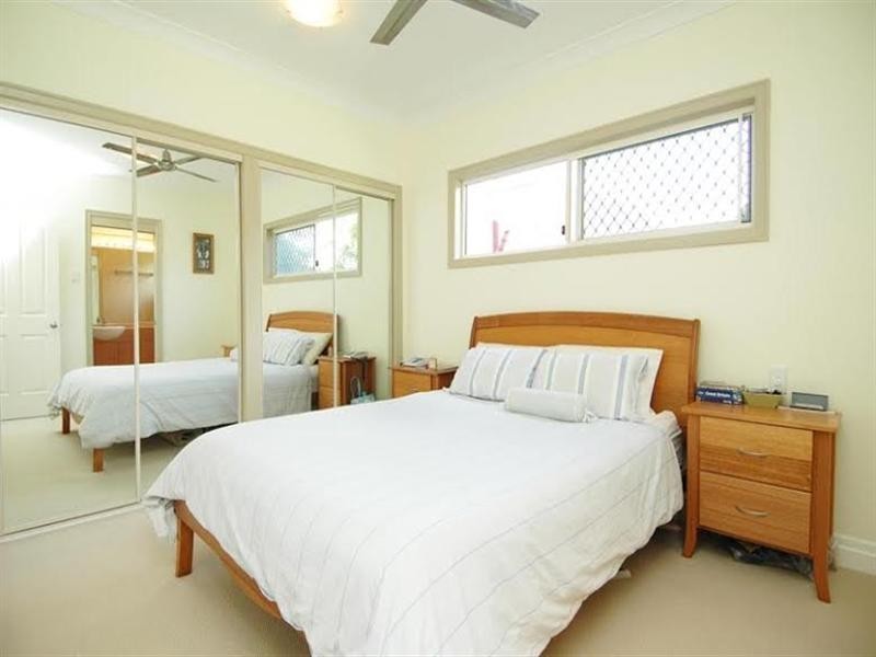 18 Hoff Street, Mount Gravatt East QLD 4122