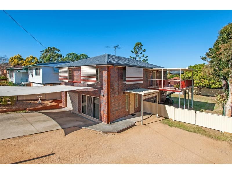 223 Broadwater Road, Mansfield QLD 4122