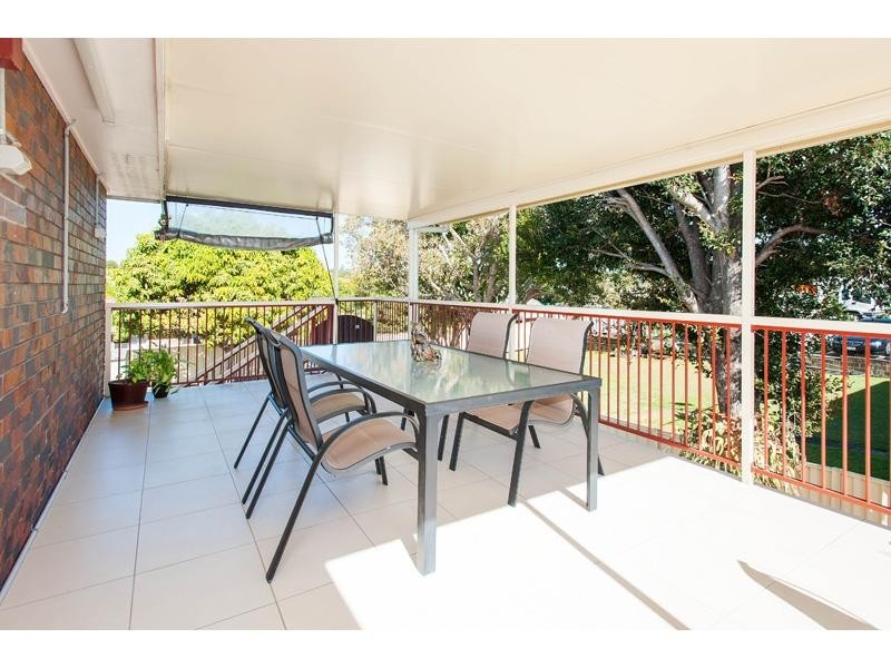 223 Broadwater Road, Mansfield QLD 4122