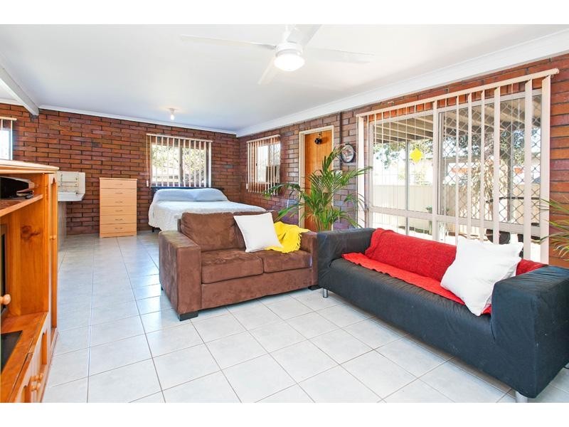 223 Broadwater Road, Mansfield QLD 4122