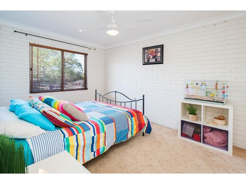 223 Broadwater Road, Mansfield QLD 4122