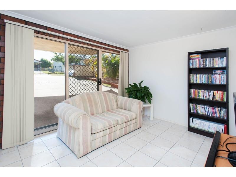 223 Broadwater Road, Mansfield QLD 4122