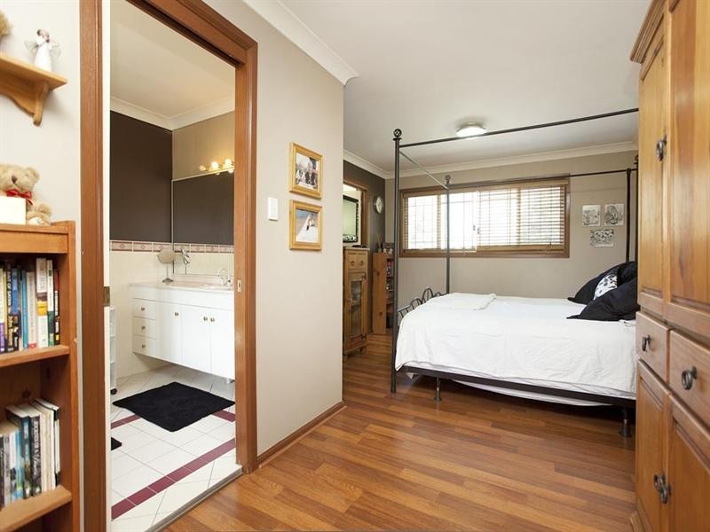 12 Cadogan Street, Carindale QLD 4152