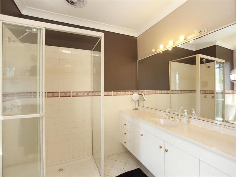 12 Cadogan Street, Carindale QLD 4152