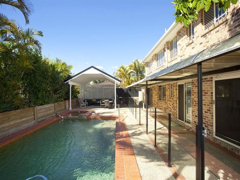 12 Cadogan Street, Carindale QLD 4152