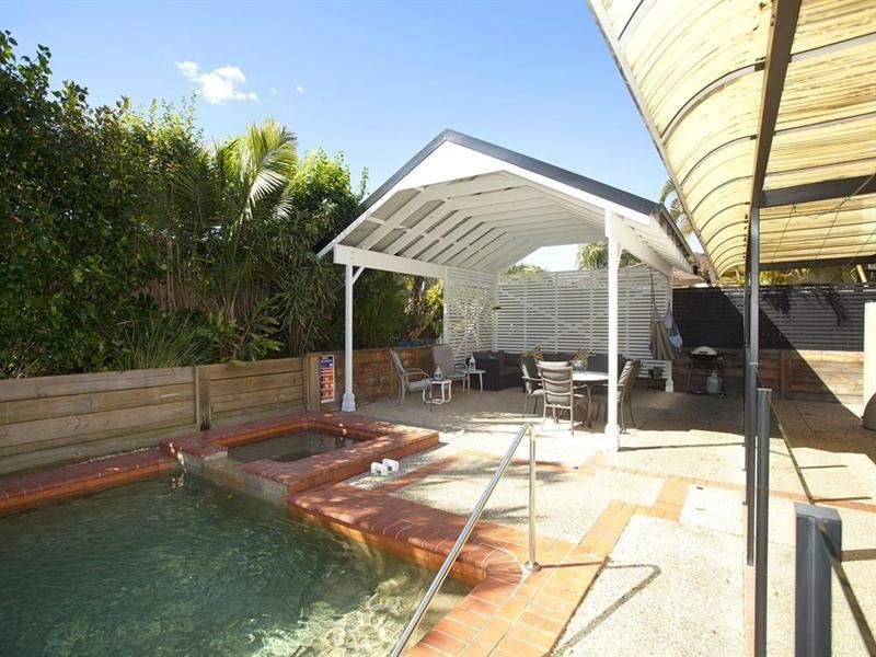 12 Cadogan Street, Carindale QLD 4152