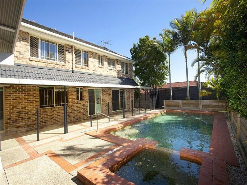 12 Cadogan Street, Carindale QLD 4152