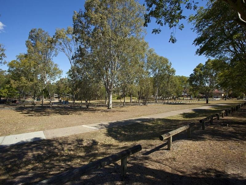 12 Cadogan Street, Carindale QLD 4152