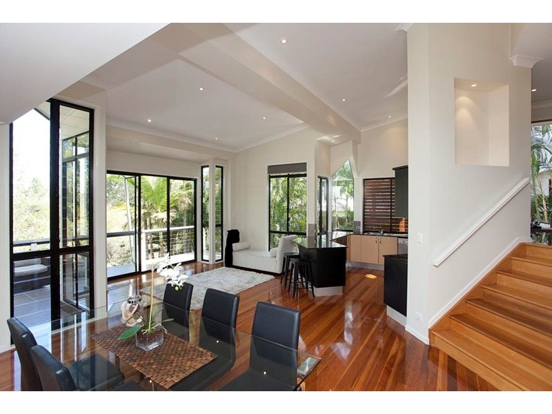 18 Highland Terrace, St Lucia QLD 4067