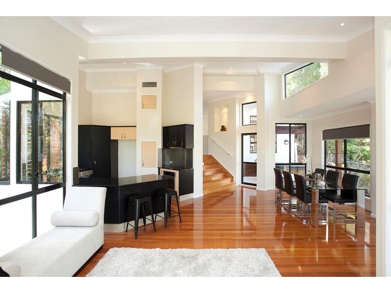 18 Highland Terrace, St Lucia QLD 4067