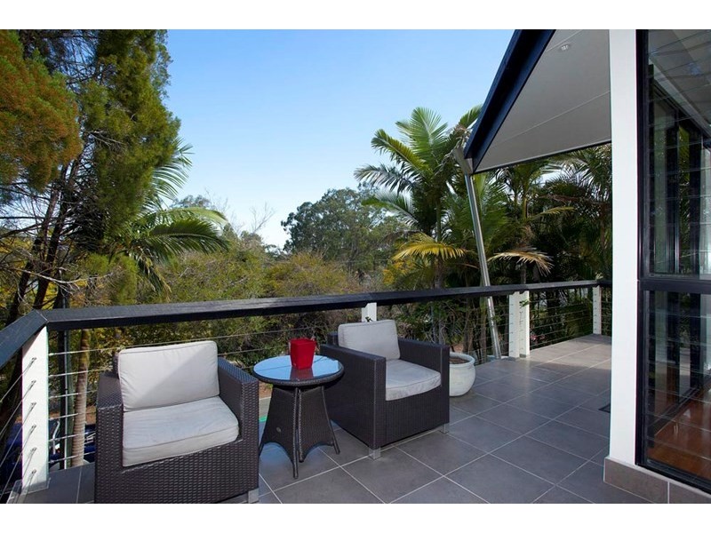 18 Highland Terrace, St Lucia QLD 4067