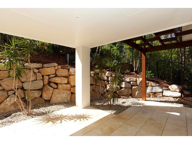 18 Highland Terrace, St Lucia QLD 4067