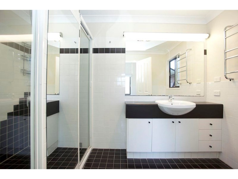 18 Highland Terrace, St Lucia QLD 4067