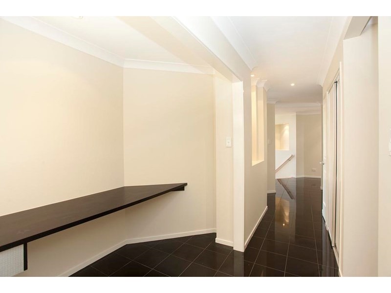 18 Highland Terrace, St Lucia QLD 4067