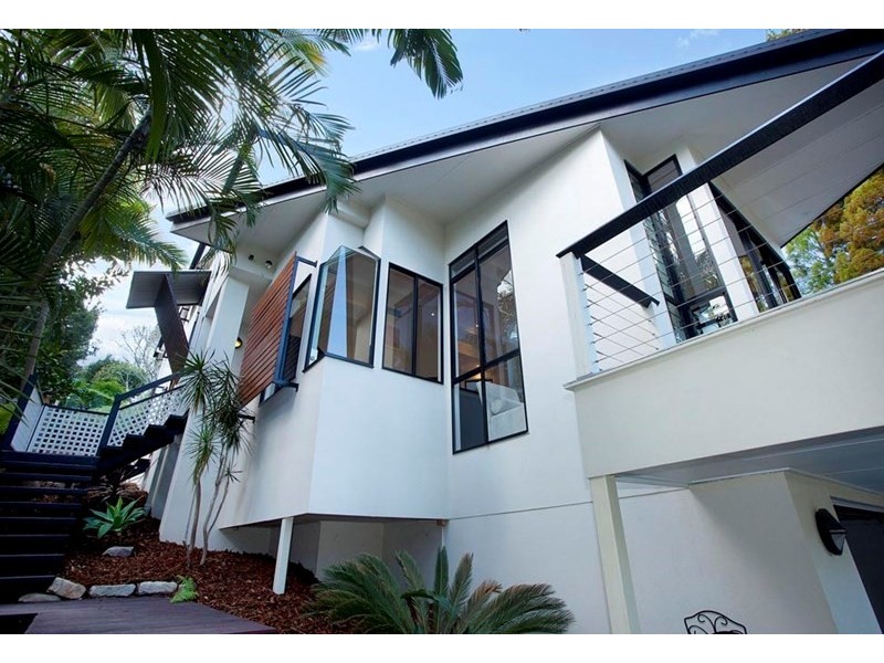 18 Highland Terrace, St Lucia QLD 4067