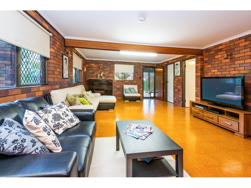 18 Chelva Street, Wishart QLD 4122