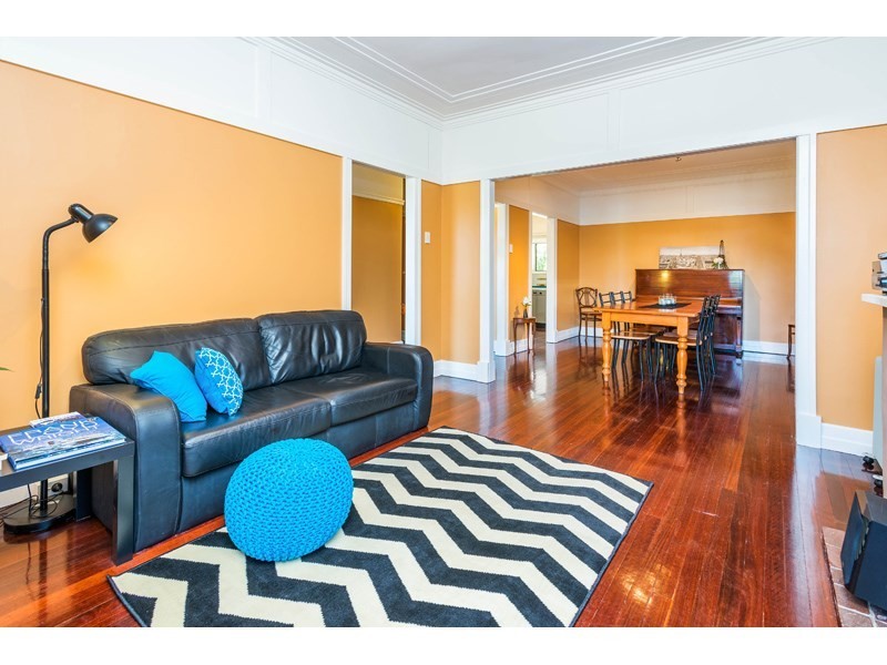 37 Gibson Crescent, Holland Park QLD 4121