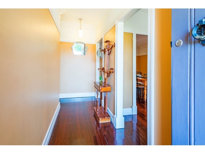 37 Gibson Crescent, Holland Park QLD 4121