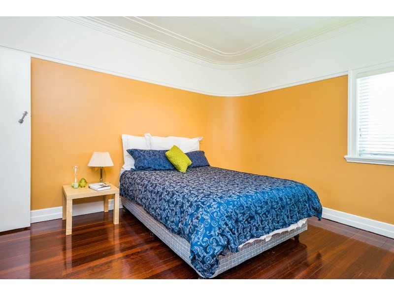 37 Gibson Crescent, Holland Park QLD 4121