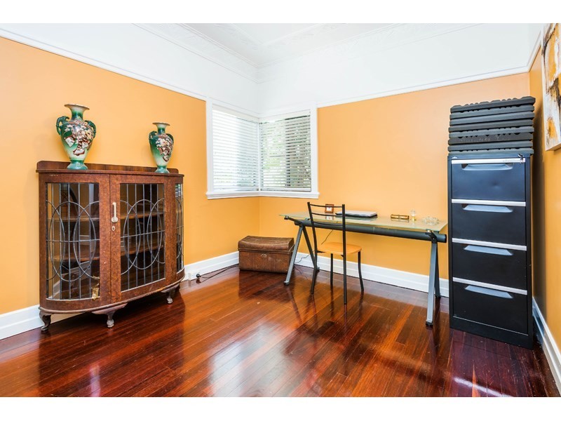 37 Gibson Crescent, Holland Park QLD 4121